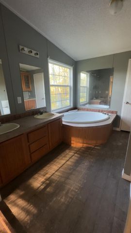 94 Cr 4111, Dayton, TX 77535