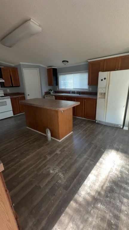 94 Cr 4111, Dayton, TX 77535