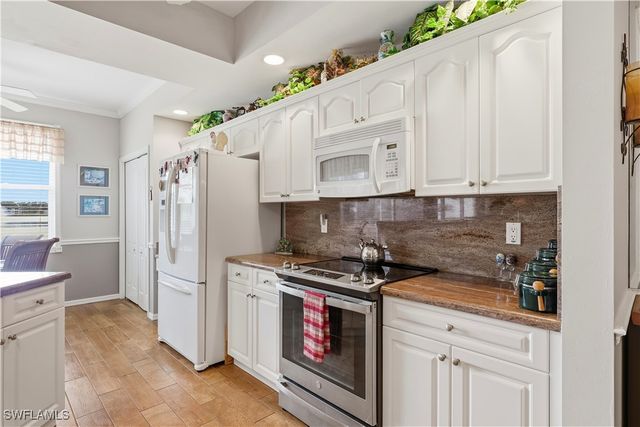 2910 Cypress Trace CIR 102, Naples, FL 34119