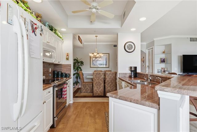 2910 Cypress Trace CIR 102, Naples, FL 34119