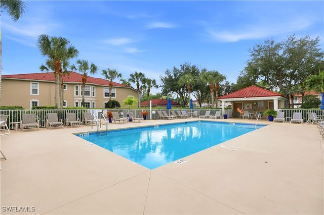 2910 Cypress Trace CIR 102, Naples, FL 34119