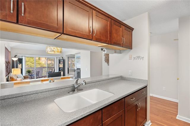 217 Oakwood Court, Winston-salem, NC 27103