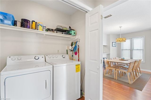 217 Oakwood Court, Winston-salem, NC 27103