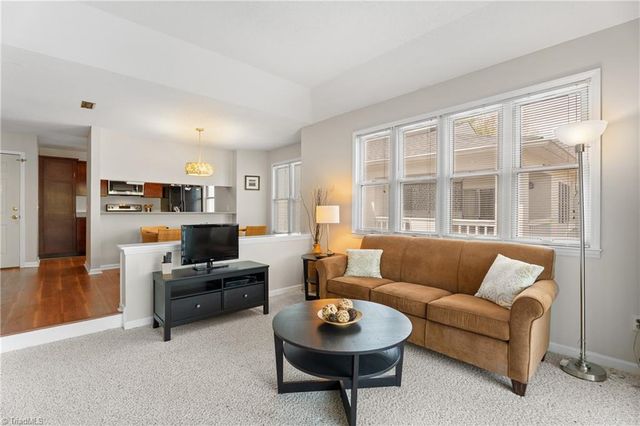 217 Oakwood Court, Winston-salem, NC 27103