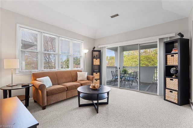 217 Oakwood Court, Winston-salem, NC 27103