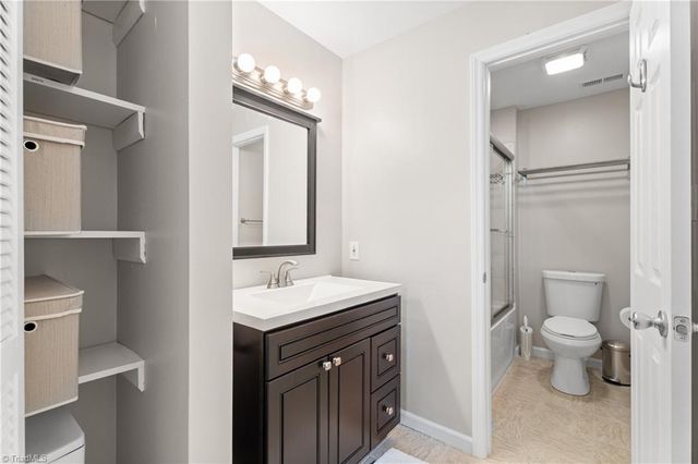 217 Oakwood Court, Winston-salem, NC 27103