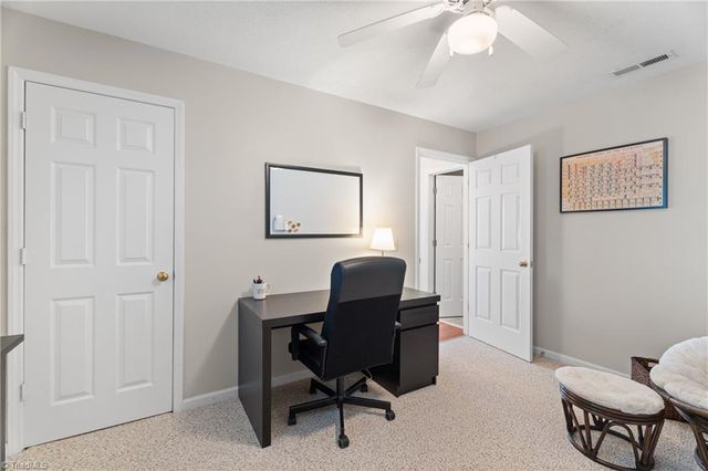 217 Oakwood Court, Winston-salem, NC 27103