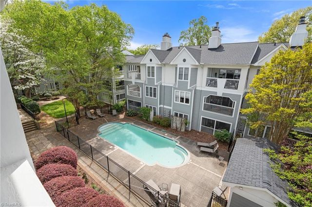 217 Oakwood Court, Winston-salem, NC 27103