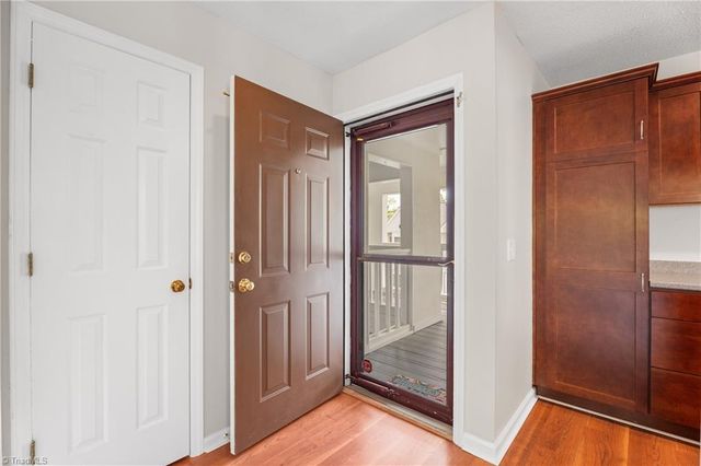 217 Oakwood Court, Winston-salem, NC 27103