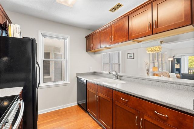 217 Oakwood Court, Winston-salem, NC 27103