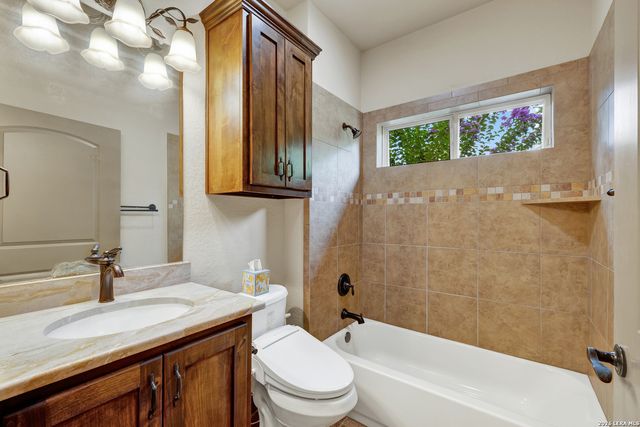 737 LA PALOMA DR, Canyon Lake, TX 78133