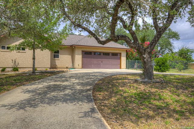 737 LA PALOMA DR, Canyon Lake, TX 78133