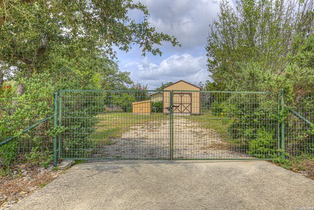 737 LA PALOMA DR, Canyon Lake, TX 78133