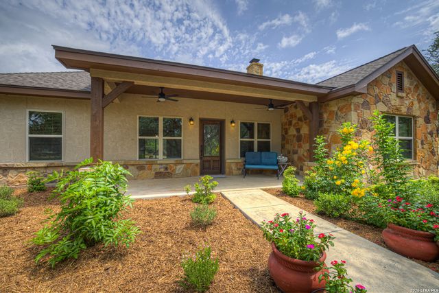 737 LA PALOMA DR, Canyon Lake, TX 78133