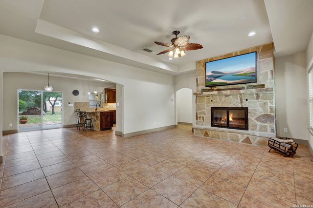 737 LA PALOMA DR, Canyon Lake, TX 78133