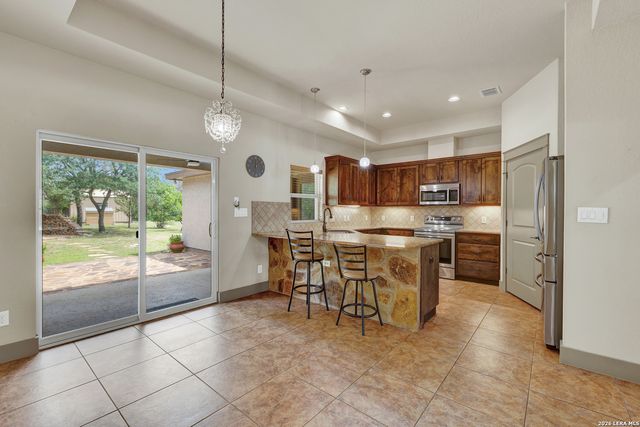 737 LA PALOMA DR, Canyon Lake, TX 78133