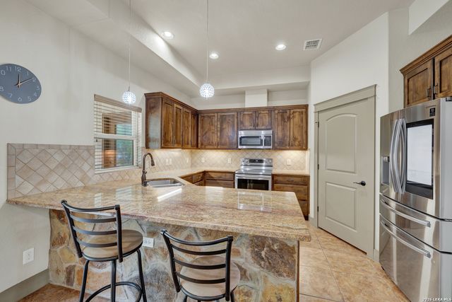 737 LA PALOMA DR, Canyon Lake, TX 78133