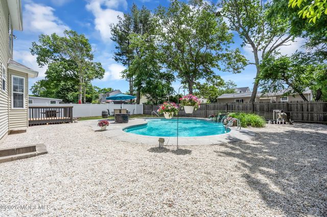 163 Liberty Avenue, Manahawkin, NJ 08050
