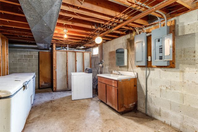 1675 Peach Avenue, Madrid, IA 50156