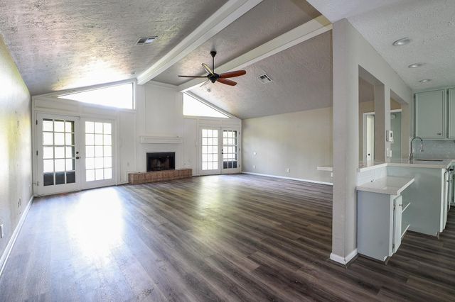 4509 Country Club Drive, Dickinson, TX 77539
