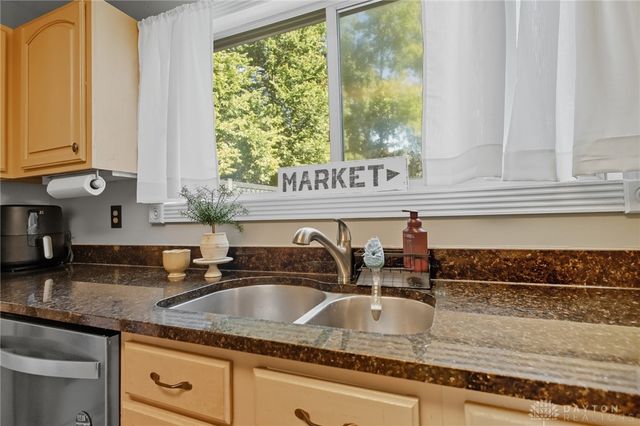 970 Forest Edge Avenue, Springfield, OH 45503