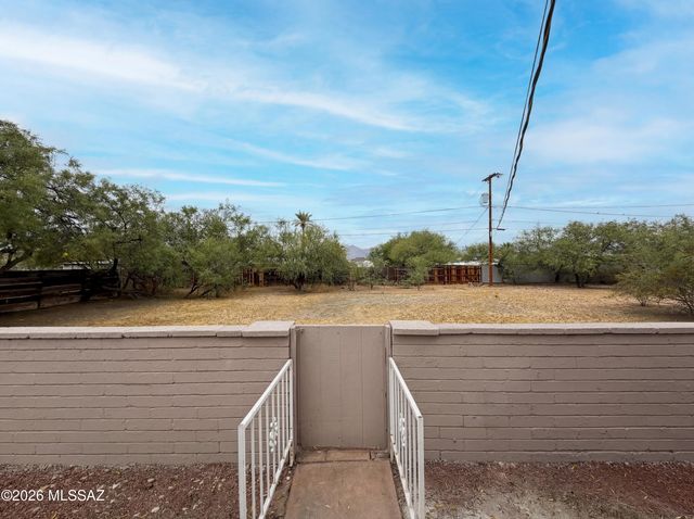 5211 E 20th Street, Tucson, AZ 85711