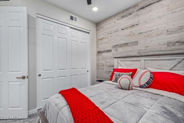 250 W QUEEN CREEK Road 145, Chandler, AZ 85248