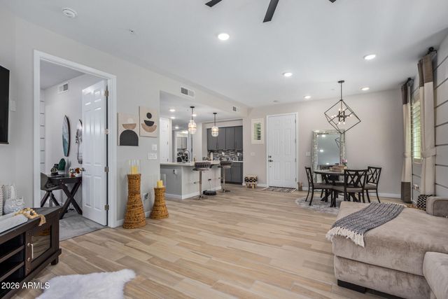 250 W QUEEN CREEK Road 145, Chandler, AZ 85248