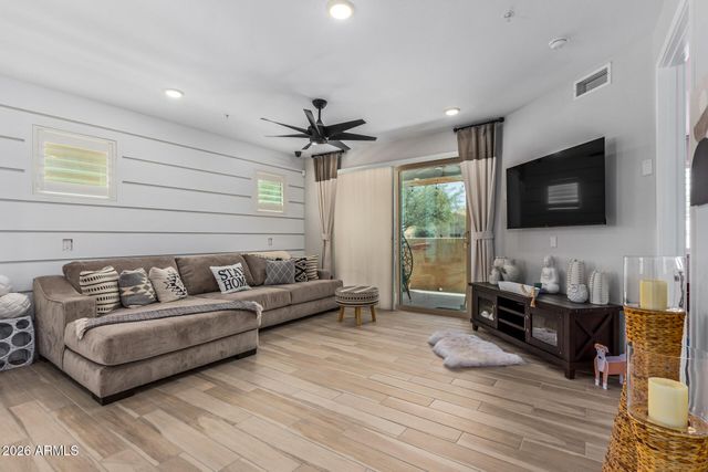 250 W QUEEN CREEK Road 145, Chandler, AZ 85248