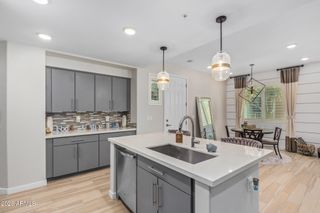 250 W QUEEN CREEK Road 145, Chandler, AZ 85248