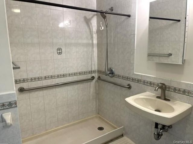 823 E Park Place, Long Beach, NY 11561