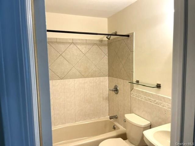 823 E Park Place, Long Beach, NY 11561