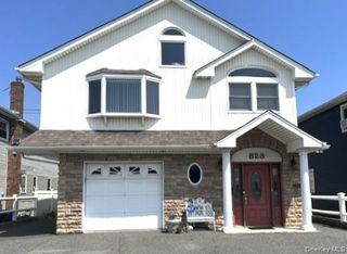 823 E Park Place, Long Beach, NY 11561