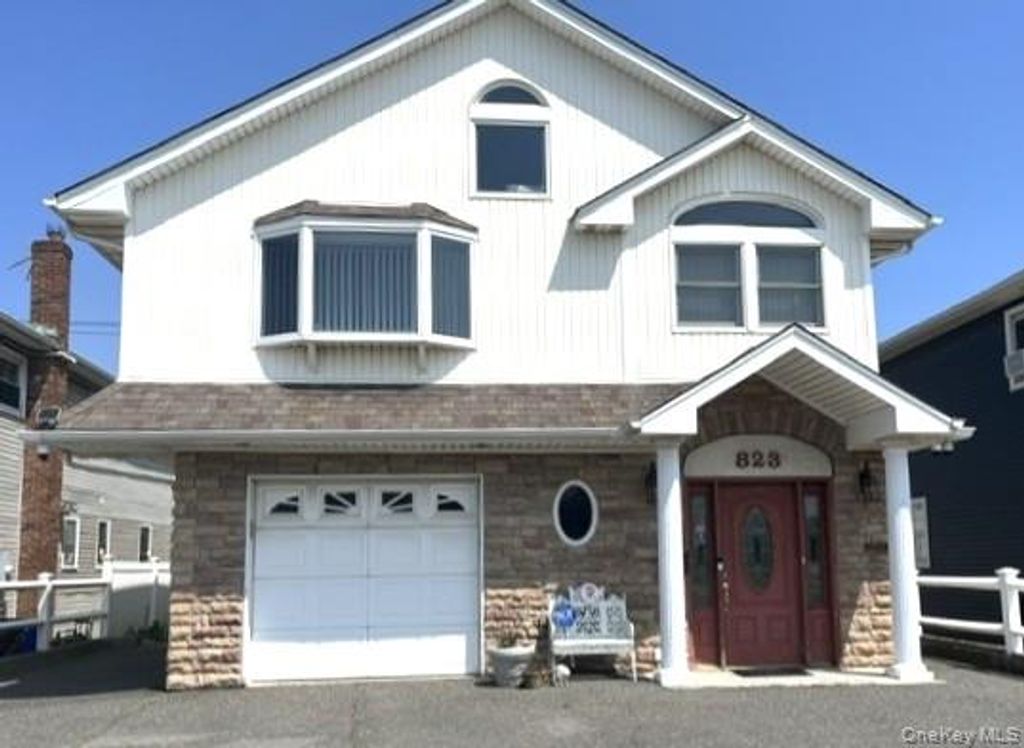 823 E Park Place, Long Beach, NY 11561