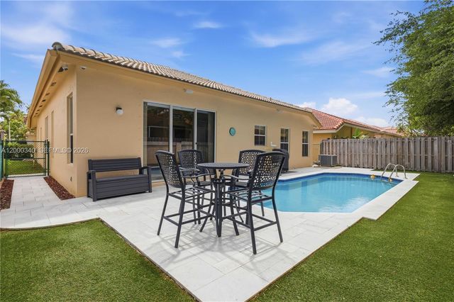 14033 N Cypress Cove Cir, Davie, FL 33325