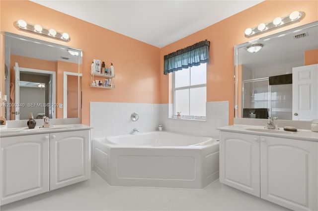 14033 N Cypress Cove Cir, Davie, FL 33325