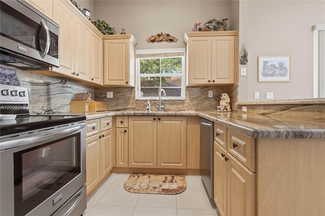 14033 N Cypress Cove Cir, Davie, FL 33325