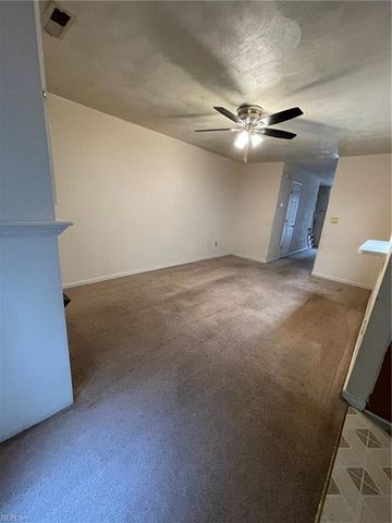 3956 Horse Run GLN, Newport News, VA 23602
