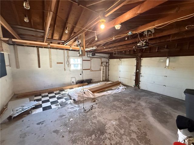 1076 Plainfield Street, Johnston, RI 02919