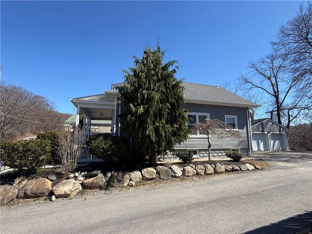 1076 Plainfield Street, Johnston, RI 02919