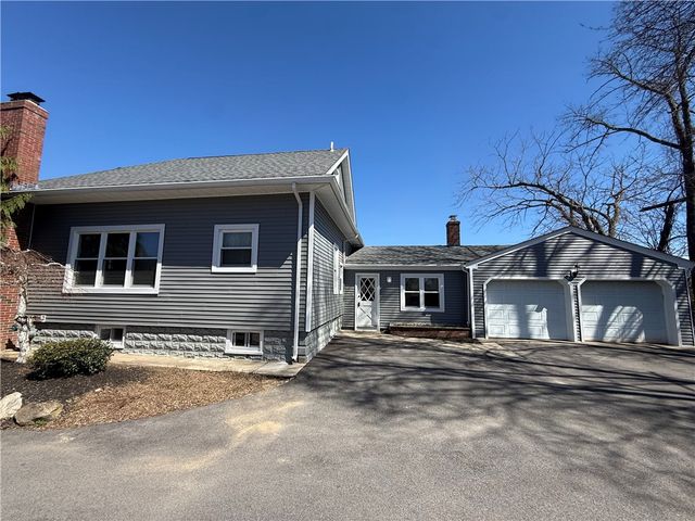 1076 Plainfield Street, Johnston, RI 02919
