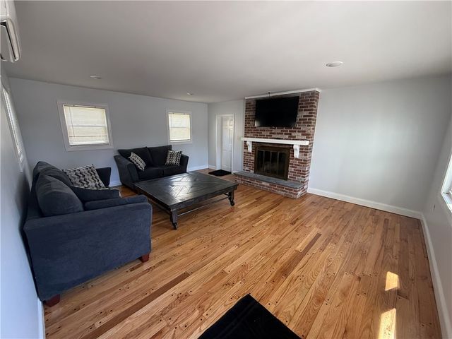 1076 Plainfield Street, Johnston, RI 02919