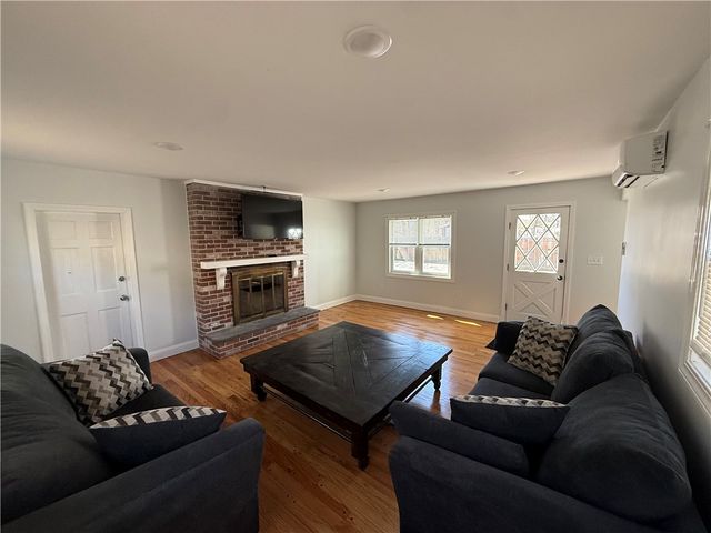 1076 Plainfield Street, Johnston, RI 02919