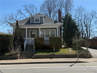 1076 Plainfield Street, Johnston, RI 02919