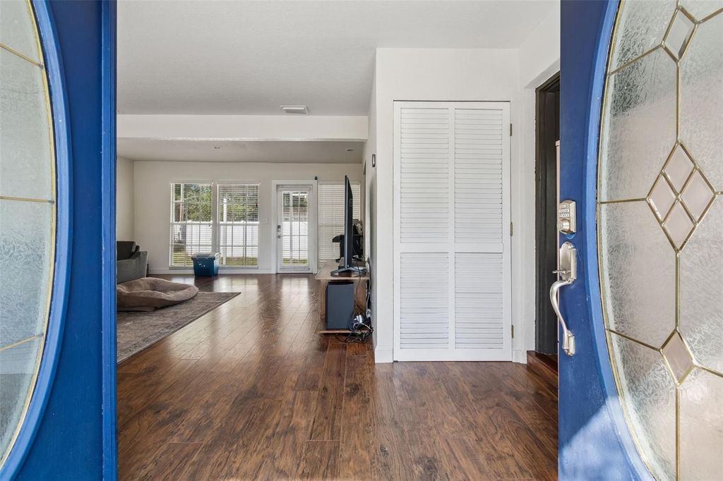 Image 2 of property listing at 2301 W ELDRED DRIVE, Tampa, FL 33603