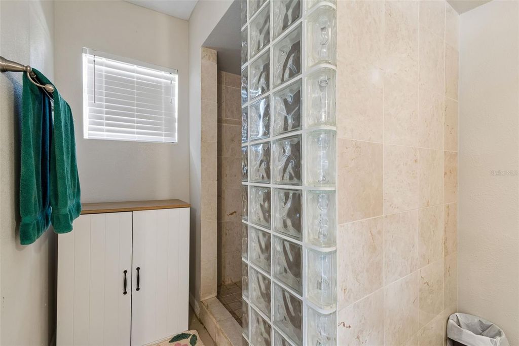 Image 19 of property listing at 2301 W ELDRED DRIVE, Tampa, FL 33603