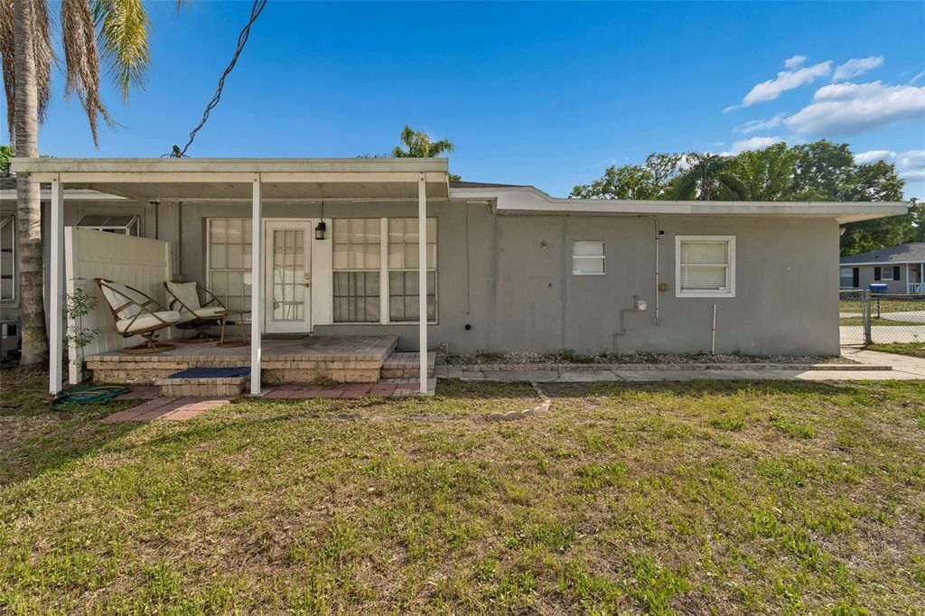 Image 20 of property listing at 2301 W ELDRED DRIVE, Tampa, FL 33603