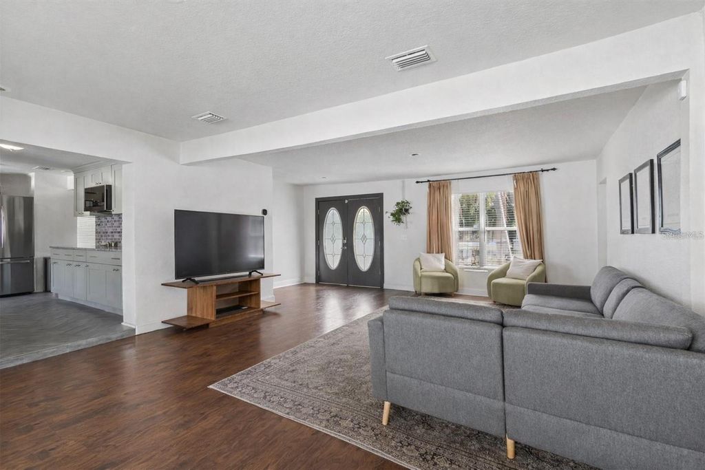 Image 3 of property listing at 2301 W ELDRED DRIVE, Tampa, FL 33603