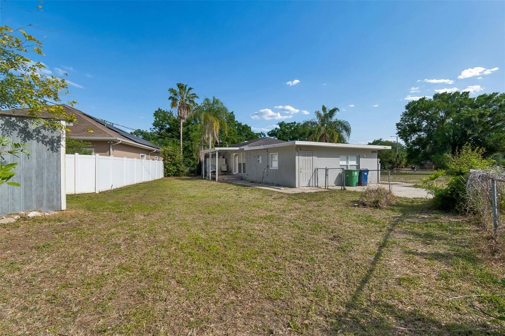 Image 21 of property listing at 2301 W ELDRED DRIVE, Tampa, FL 33603