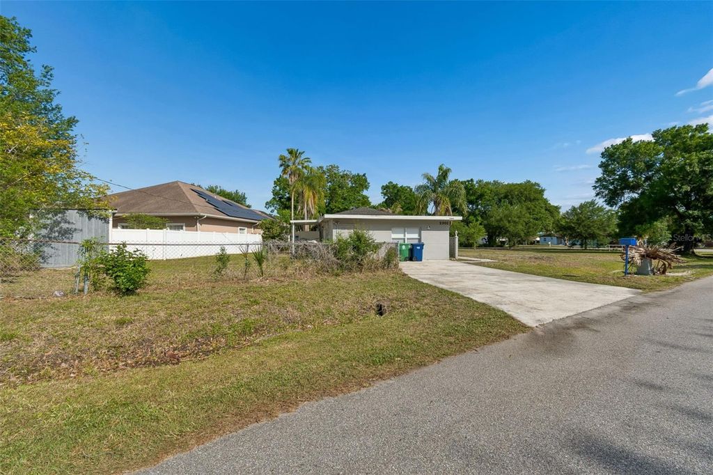 Image 23 of property listing at 2301 W ELDRED DRIVE, Tampa, FL 33603